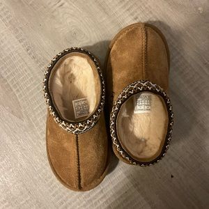 Toddler ugg slippers size 8